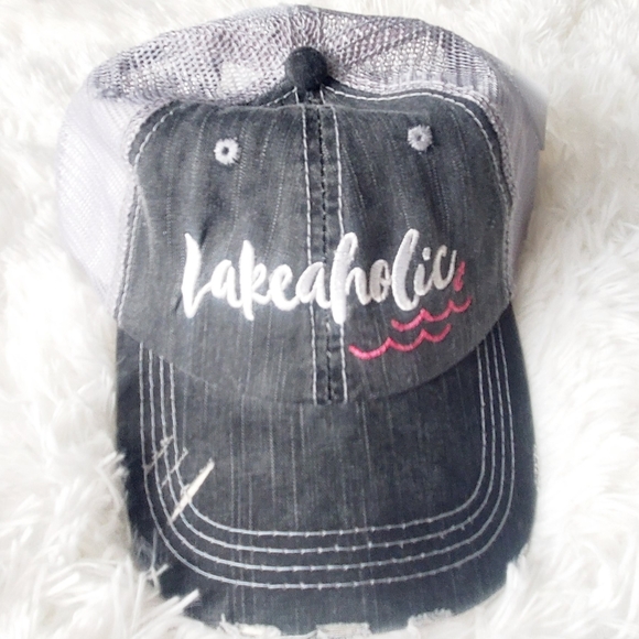 EMBROIDERED TRUCKER HAT - Picture 3 of 6